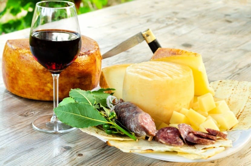 Pecorino sajt és bor