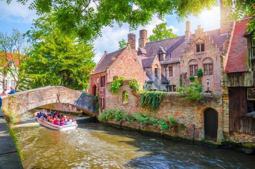 Hajóval Brugge csatornáin