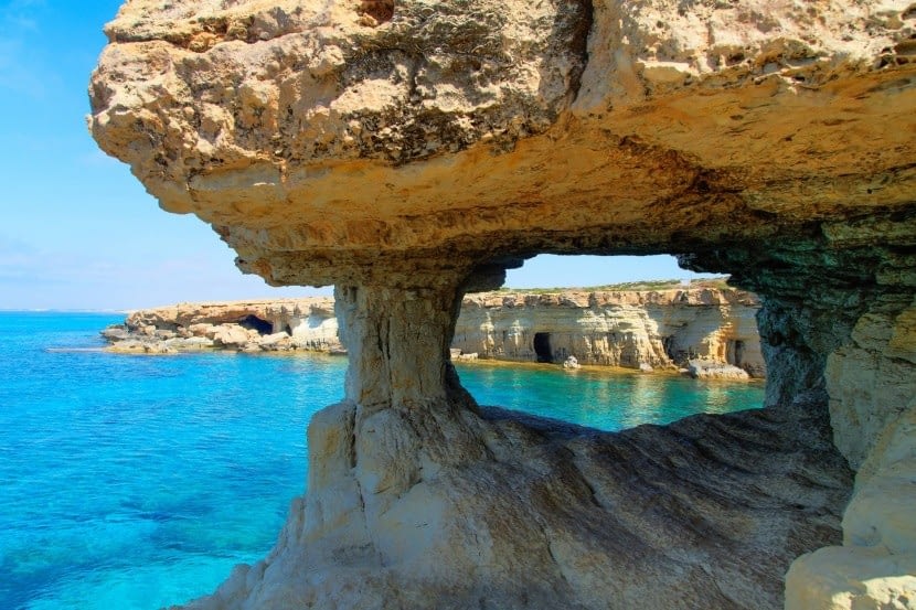 barlang tengerpart görög ciprus 